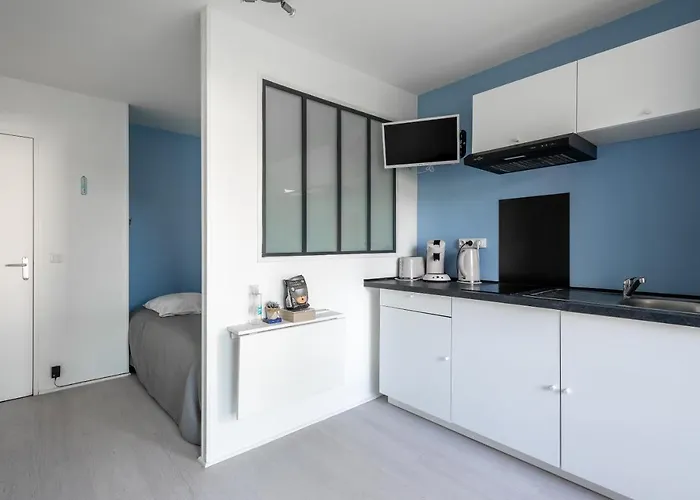 Apartment Avec Loggia - A 200m De La - Parking