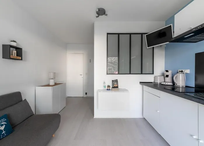 Apartment Avec Loggia - A 200m De La - Parking *